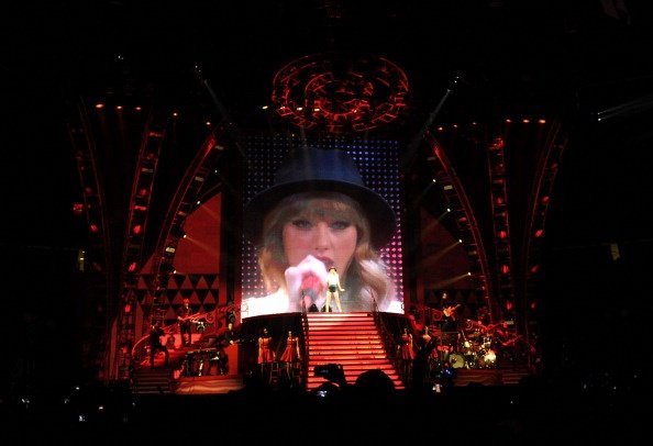 Taylor Swift — March 28 - Newark, New Jersey — photo 28
