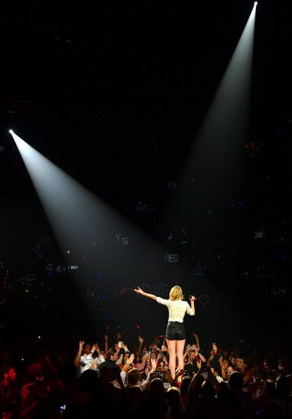 Taylor Swift — March 29 - Newark, New Jersey — photo 2