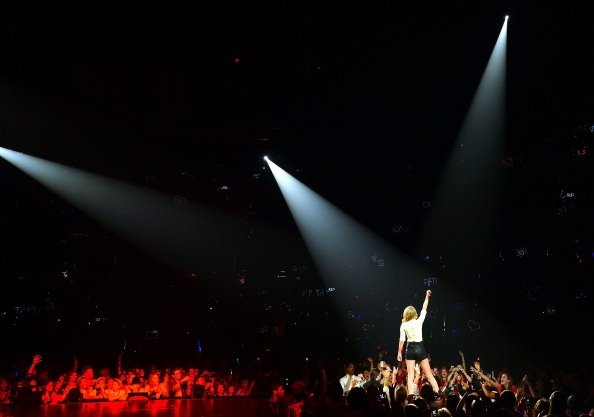 Taylor Swift — March 29 - Newark, New Jersey — photo 3