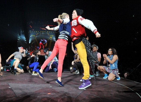 Taylor Swift — March 29 - Newark, New Jersey — photo 9