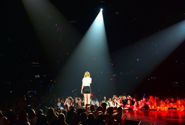 Taylor Swift — March 29 - Newark, New Jersey — photo 24