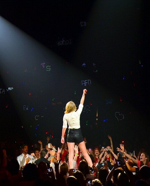Taylor Swift — March 29 - Newark, New Jersey — photo 27