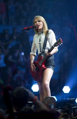 Taylor Swift — November 29 - Auckland, New Zealand — photo 26