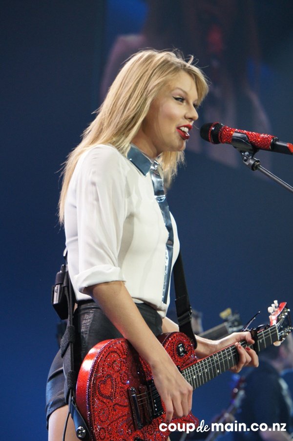Taylor Swift — November 29 - Auckland, New Zealand — photo 49