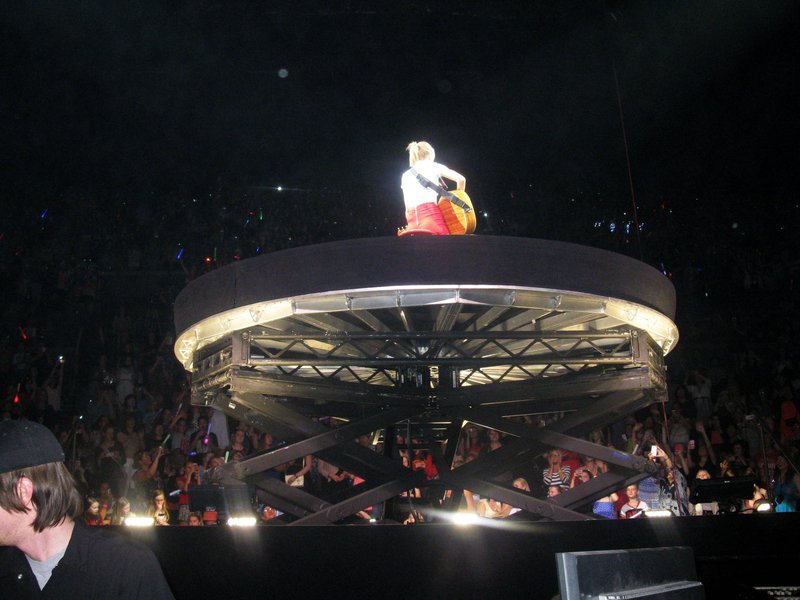 Taylor Swift — November 30 - Auckland, New Zealand — photo 2
