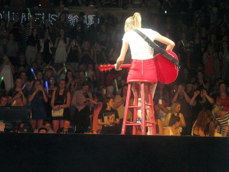 Taylor Swift — November 30 - Auckland, New Zealand — photo 3