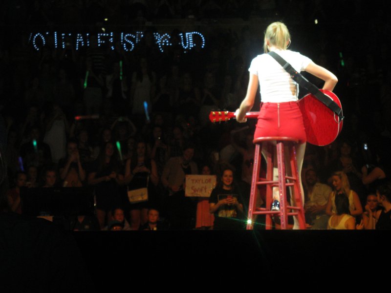 Taylor Swift — November 30 - Auckland, New Zealand — photo 4