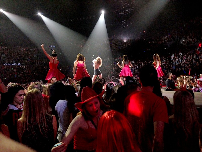 Taylor Swift — November 30 - Auckland, New Zealand — photo 10