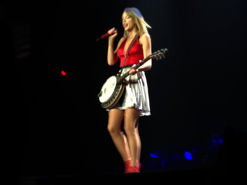 Taylor Swift — November 30 - Auckland, New Zealand — photo 17