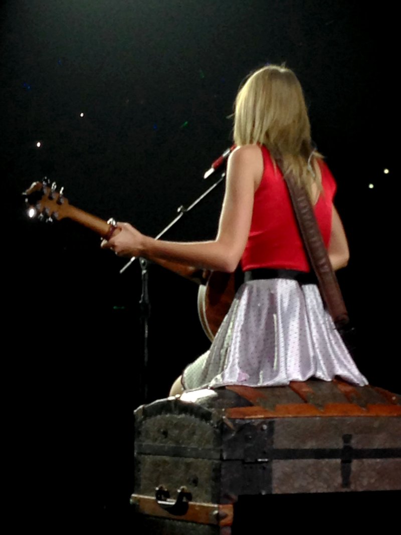 Taylor Swift — November 30 - Auckland, New Zealand — photo 19