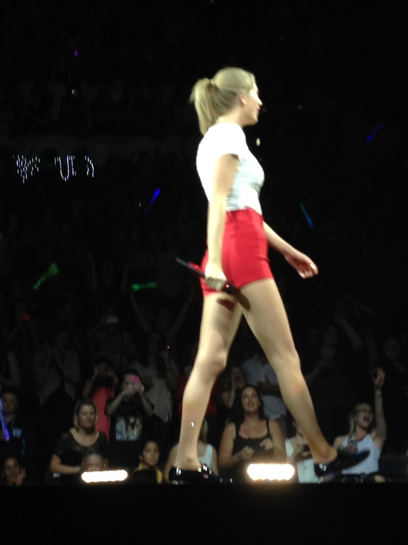 Taylor Swift — November 30 - Auckland, New Zealand — photo 21