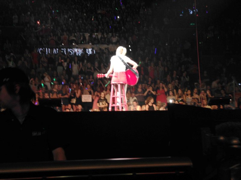 Taylor Swift — November 30 - Auckland, New Zealand — photo 26