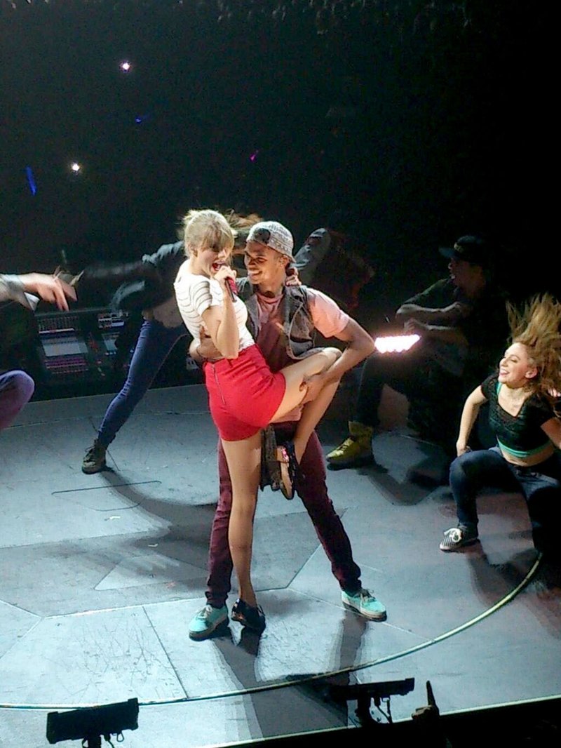 Taylor Swift — November 30 - Auckland, New Zealand — photo 55