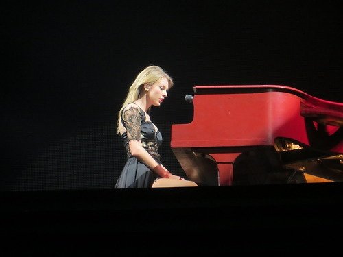 Taylor Swift — November 30 - Auckland, New Zealand — photo 64