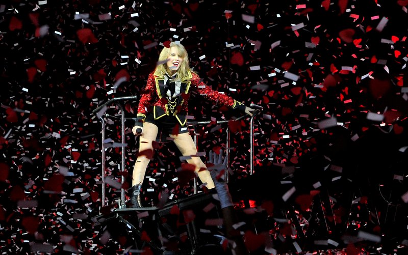 Taylor Swift — February 1 - London, United Kingdom — photo 3