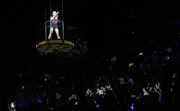 Taylor Swift — February 1 - London, United Kingdom — photo 15