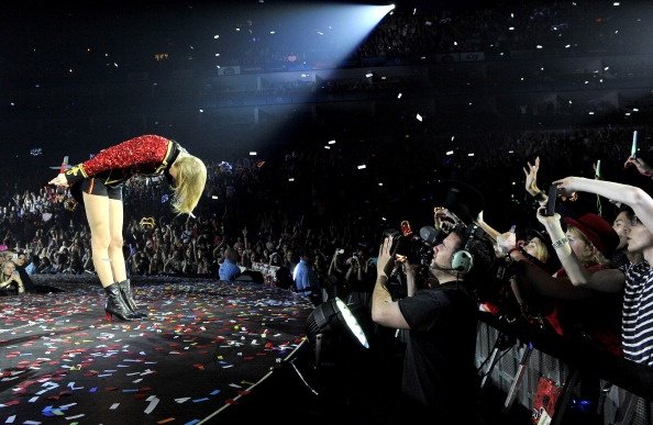 Taylor Swift — February 1 - London, United Kingdom — photo 24