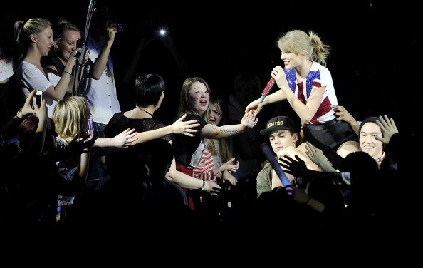 Taylor Swift — February 1 - London, United Kingdom — photo 27