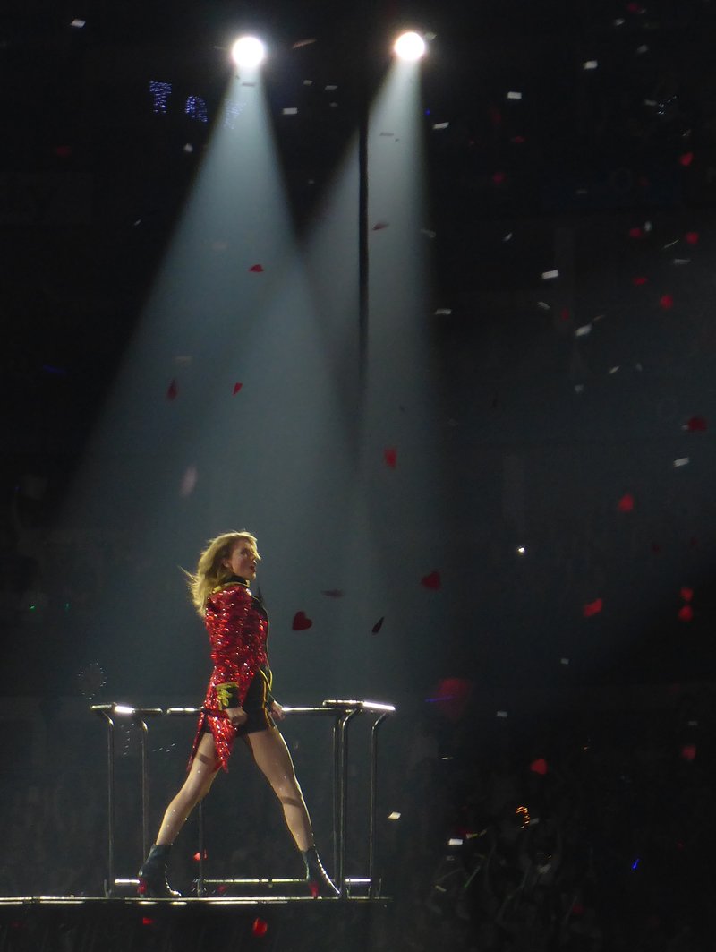 Taylor Swift — February 1 - London, United Kingdom — photo 55