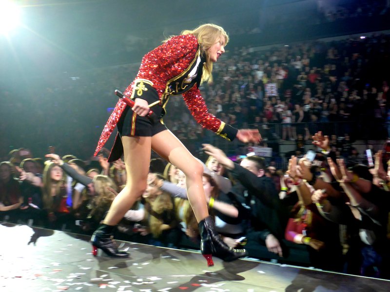 Taylor Swift — February 1 - London, United Kingdom — photo 58