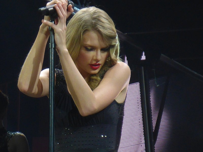 Taylor Swift — February 1 - London, United Kingdom — photo 59