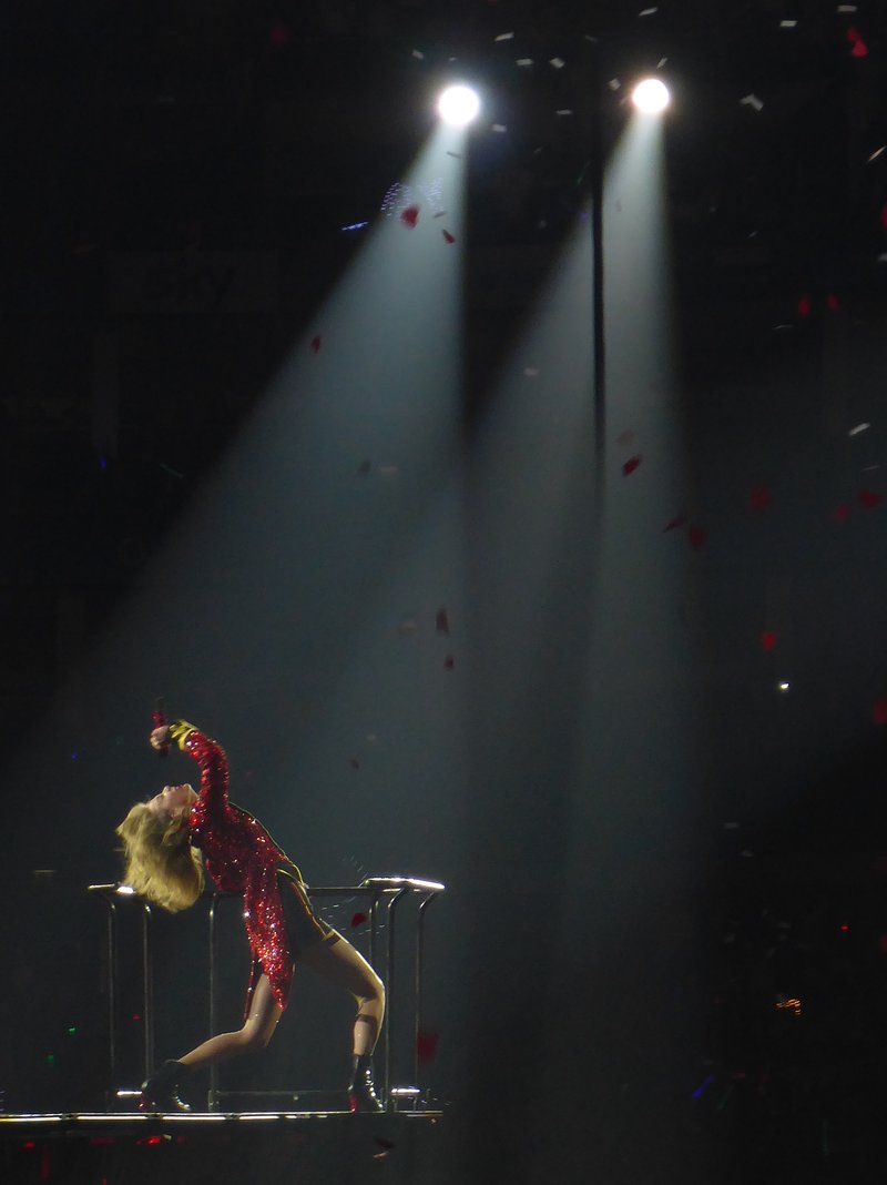 Taylor Swift — February 1 - London, United Kingdom — photo 63