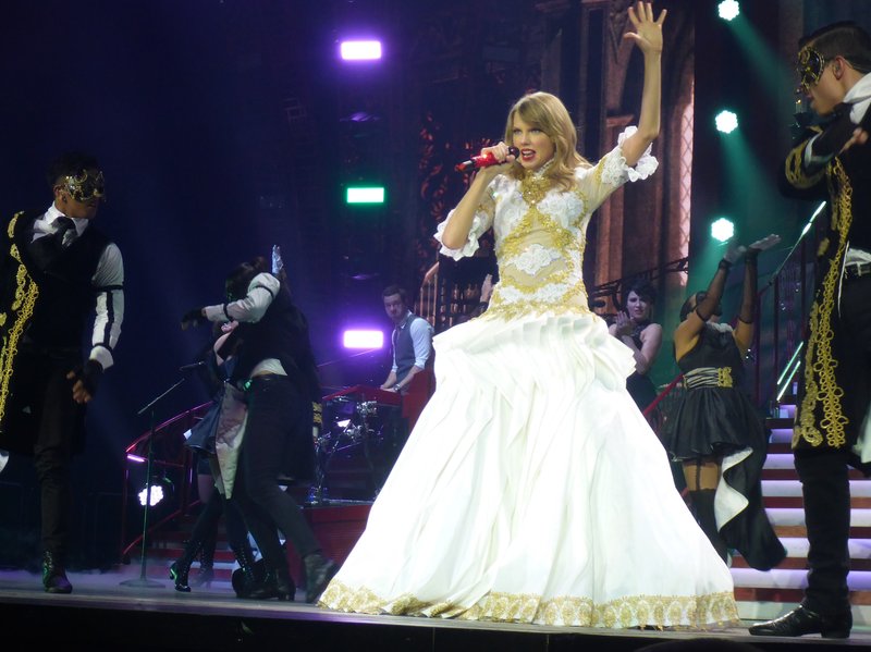 Taylor Swift — February 1 - London, United Kingdom — photo 80