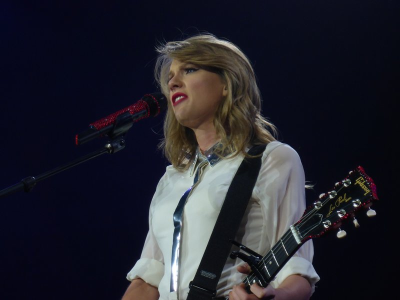 Taylor Swift — February 1 - London, United Kingdom — photo 86