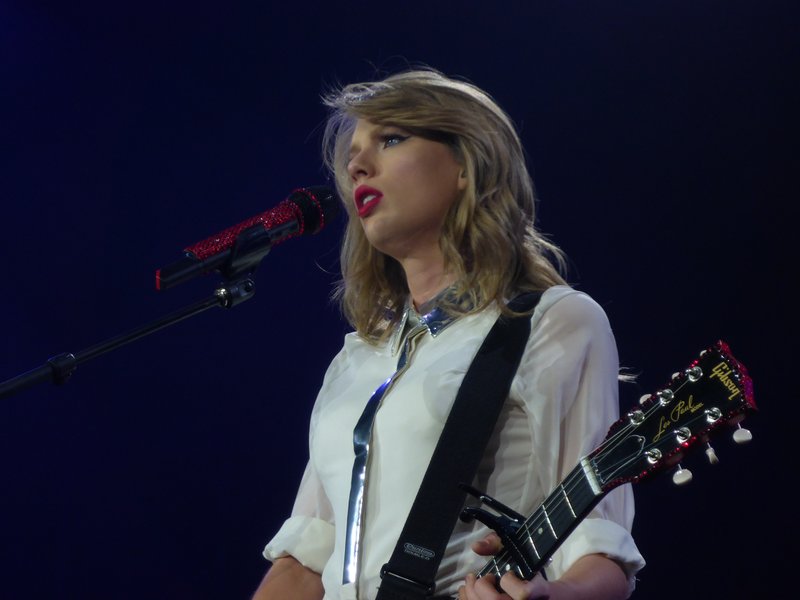Taylor Swift — February 1 - London, United Kingdom — photo 87