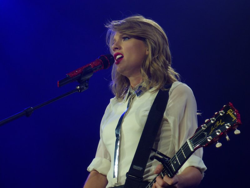 Taylor Swift — February 1 - London, United Kingdom — photo 88