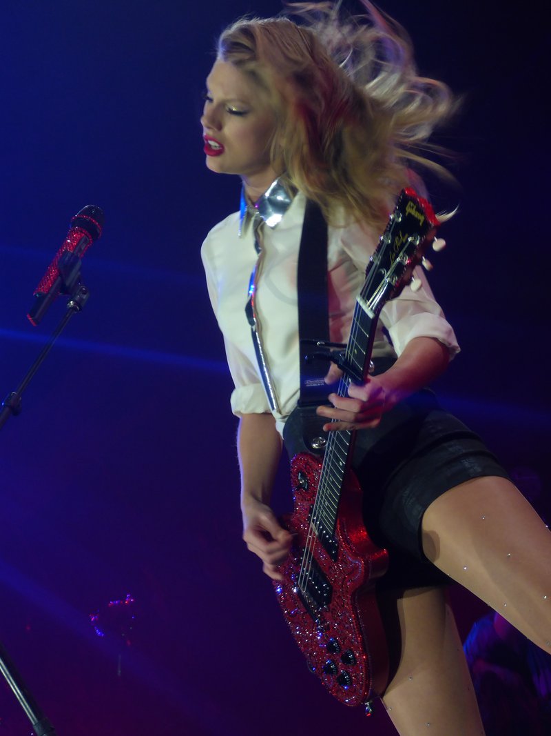 Taylor Swift — February 1 - London, United Kingdom — photo 98