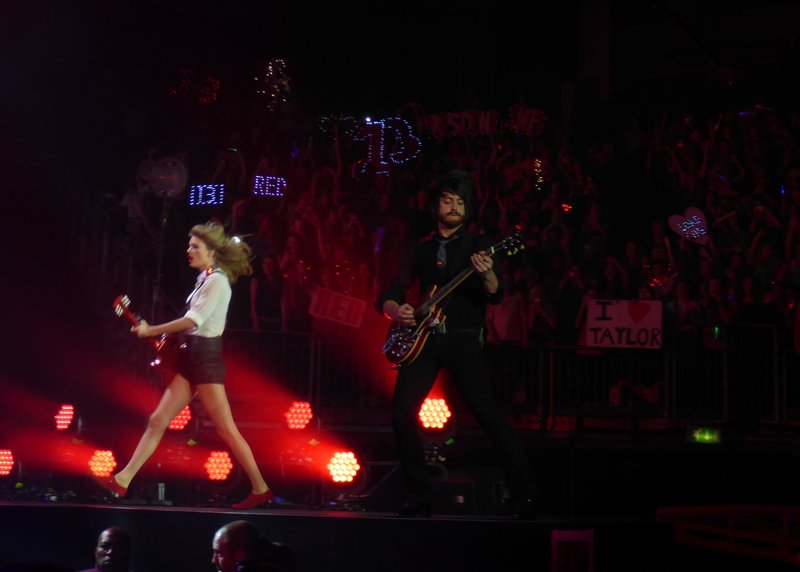 Taylor Swift — February 1 - London, United Kingdom — photo 100