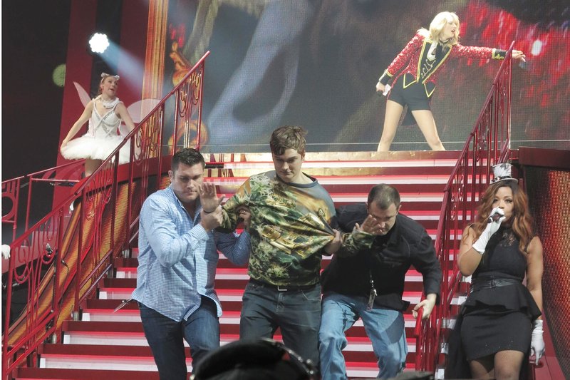 Taylor Swift — February 1 - London, United Kingdom — photo 115