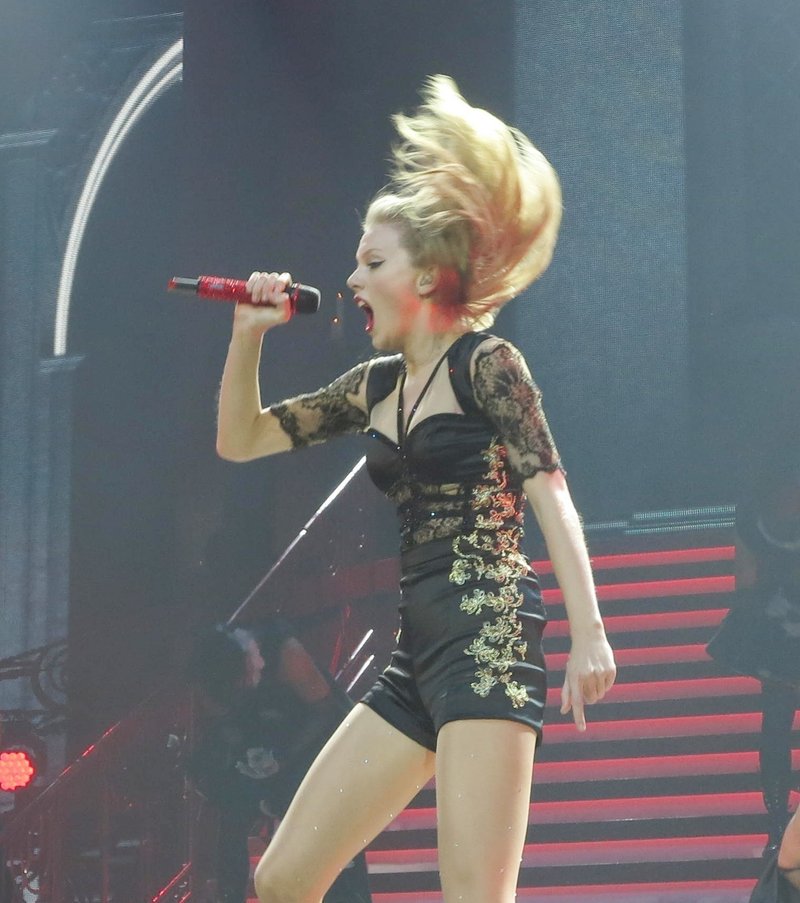Taylor Swift — February 1 - London, United Kingdom — photo 136