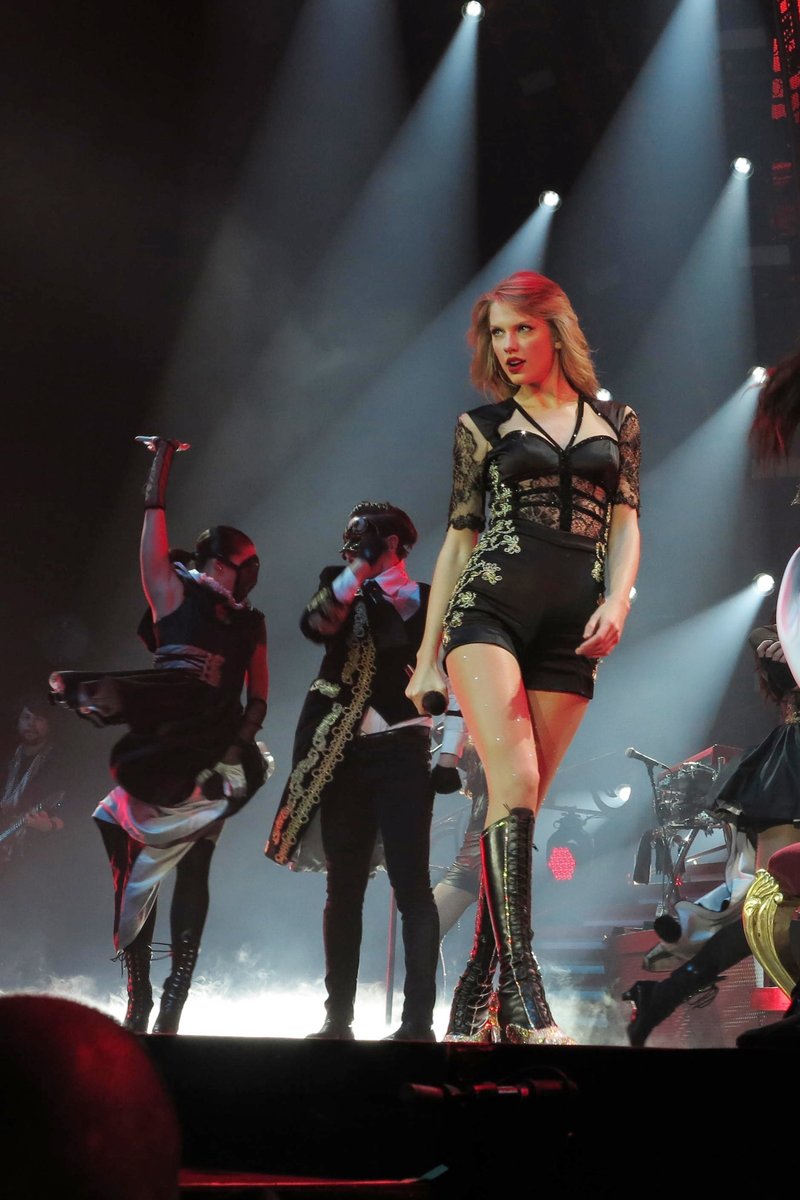 Taylor Swift — February 1 - London, United Kingdom — photo 139