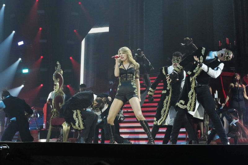 Taylor Swift — February 1 - London, United Kingdom — photo 140