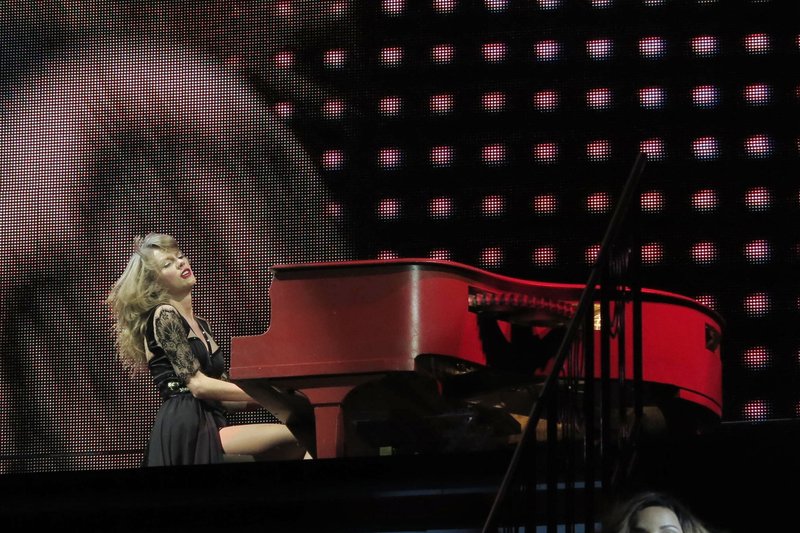 Taylor Swift — February 1 - London, United Kingdom — photo 147