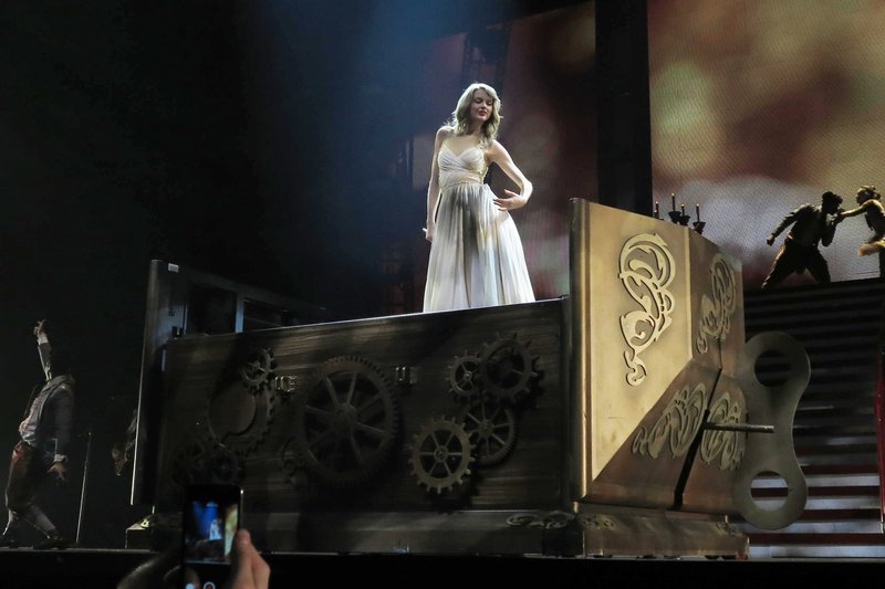 Taylor Swift — February 1 - London, United Kingdom — photo 148