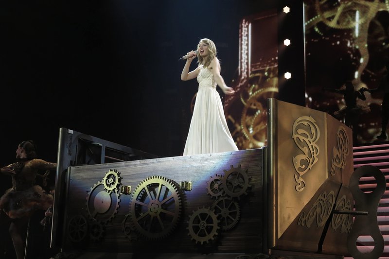 Taylor Swift — February 1 - London, United Kingdom — photo 151