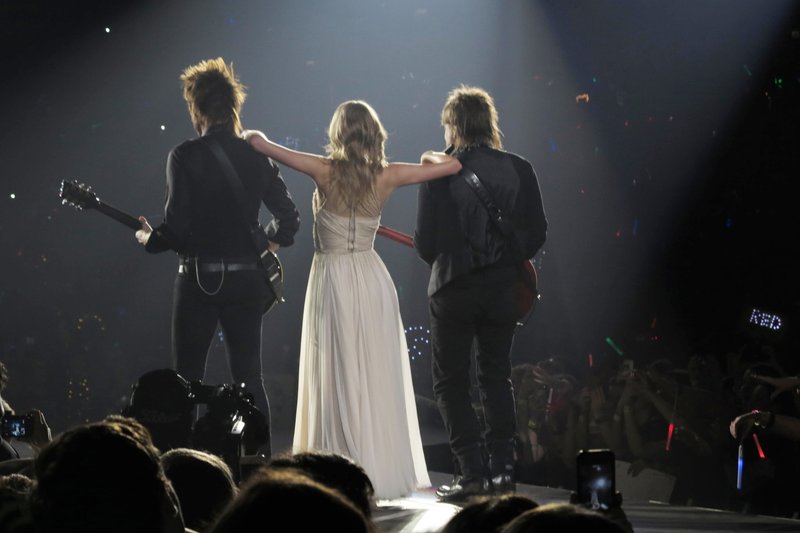 Taylor Swift — February 1 - London, United Kingdom — photo 154