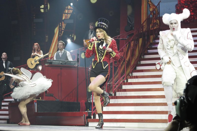 Taylor Swift — February 1 - London, United Kingdom — photo 159