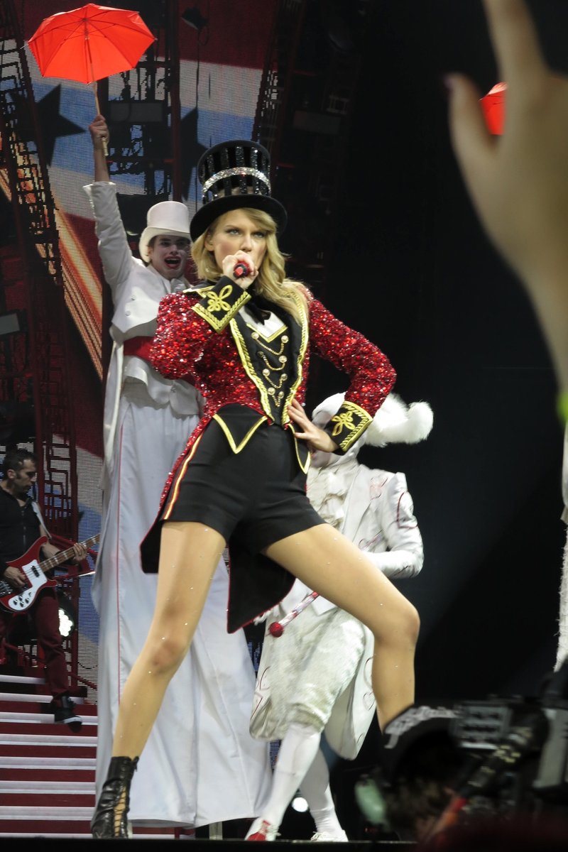 Taylor Swift — February 1 - London, United Kingdom — photo 162