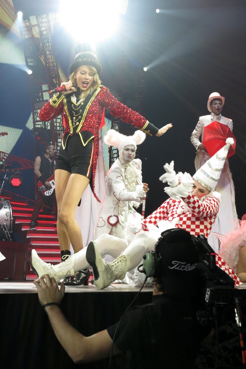 Taylor Swift — February 1 - London, United Kingdom — photo 163