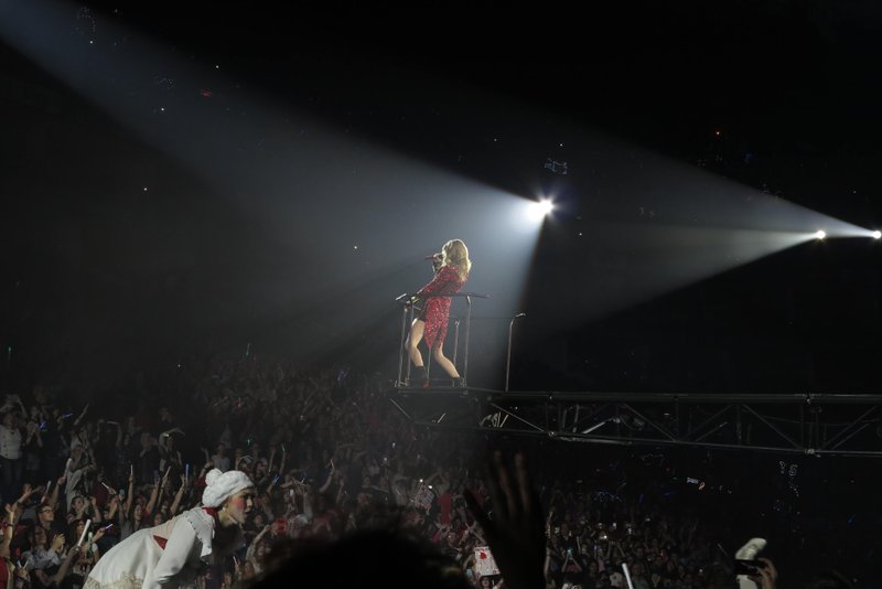 Taylor Swift — February 1 - London, United Kingdom — photo 166