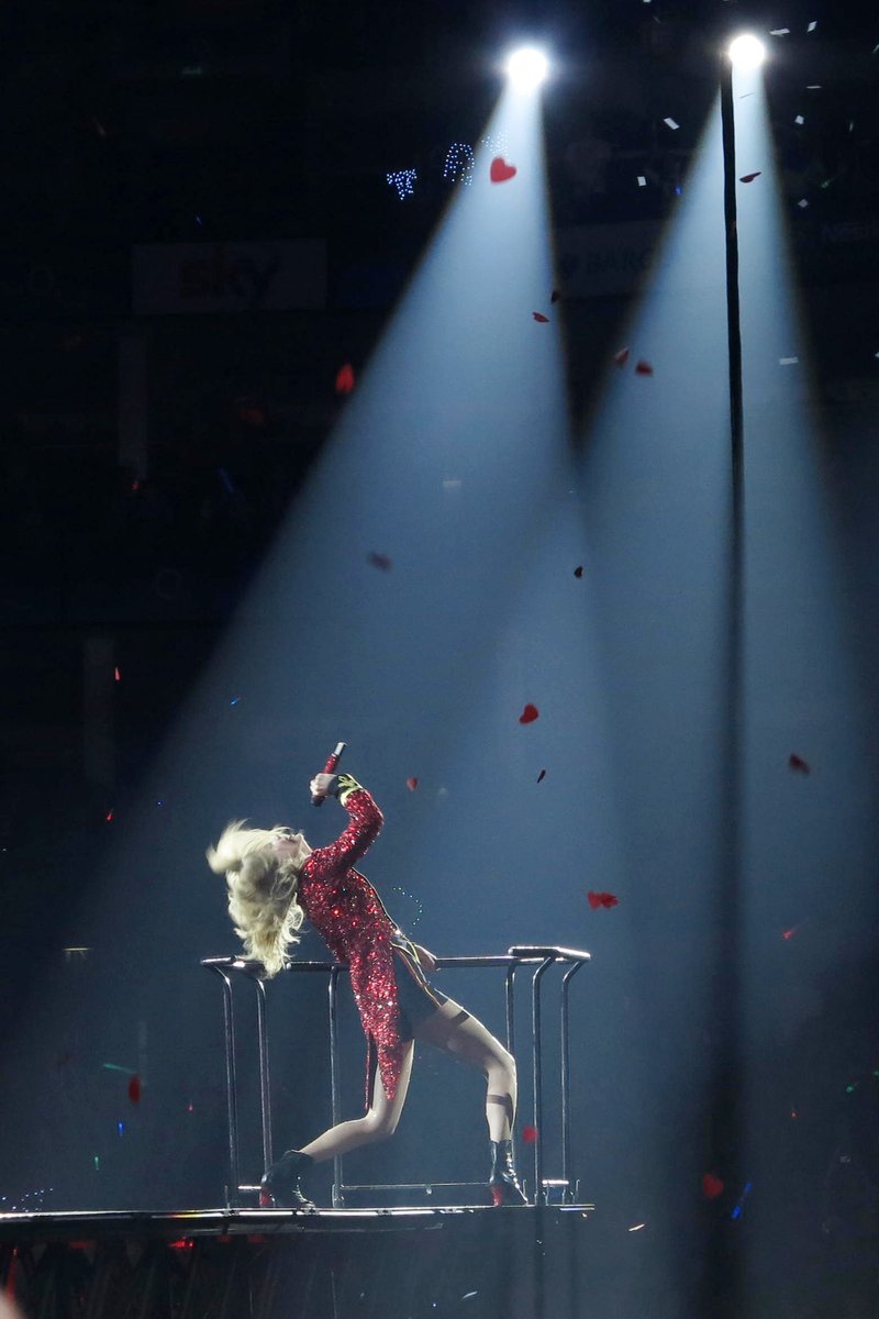 Taylor Swift — February 1 - London, United Kingdom — photo 167