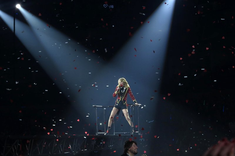 Taylor Swift — February 1 - London, United Kingdom — photo 169