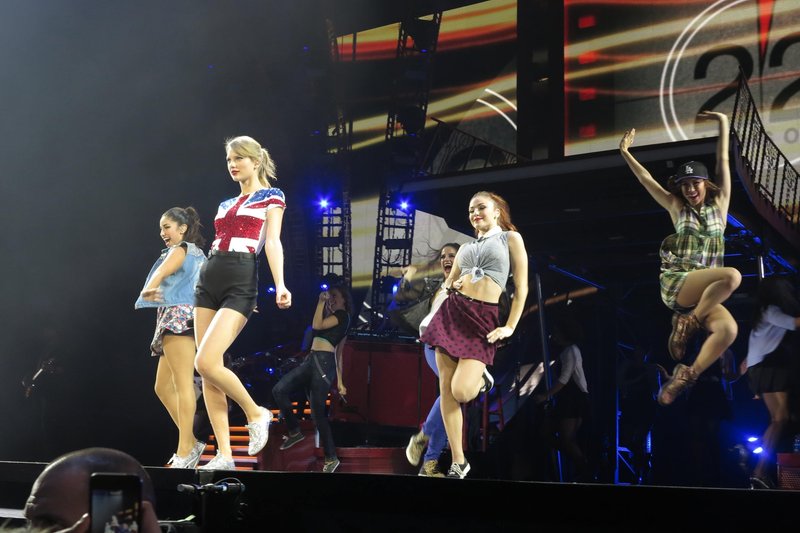 Taylor Swift — February 1 - London, United Kingdom — photo 180