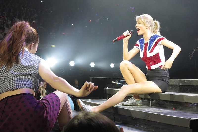 Taylor Swift — February 1 - London, United Kingdom — photo 181