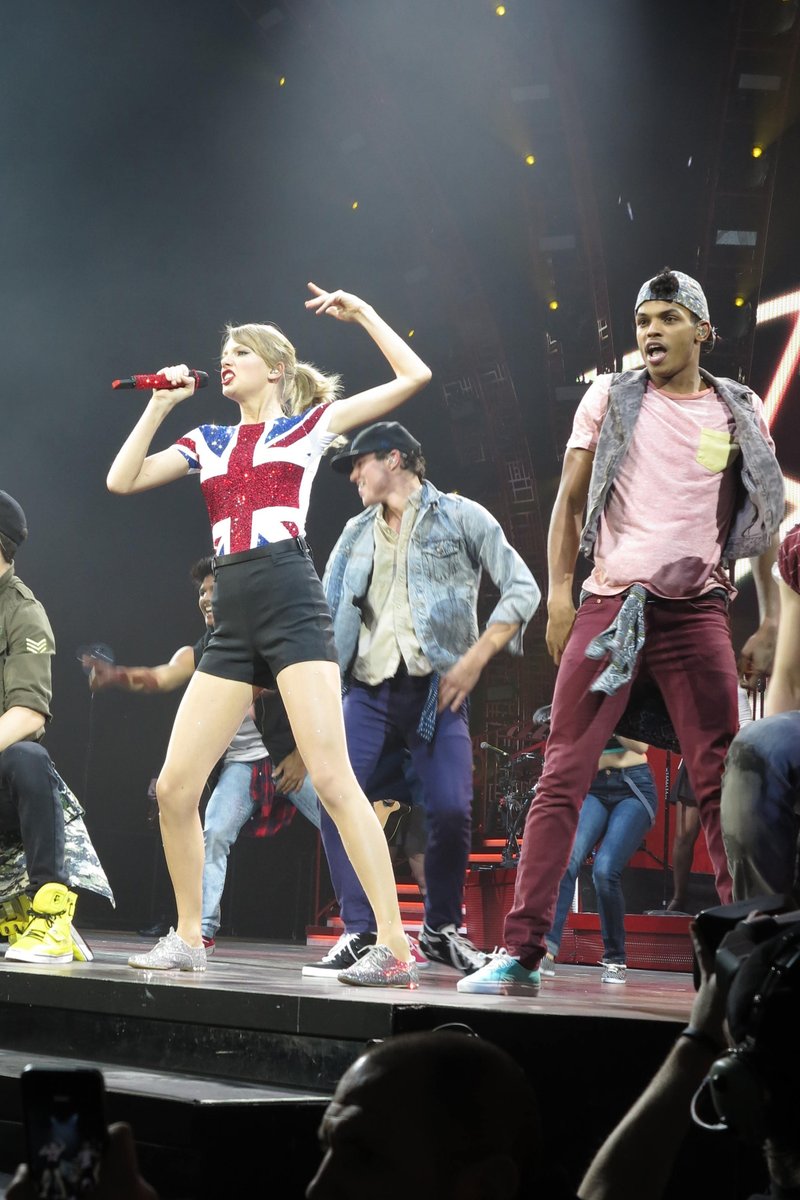 Taylor Swift — February 1 - London, United Kingdom — photo 182