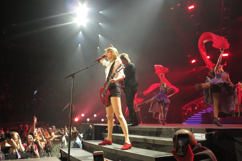 Taylor Swift — February 1 - London, United Kingdom — photo 211